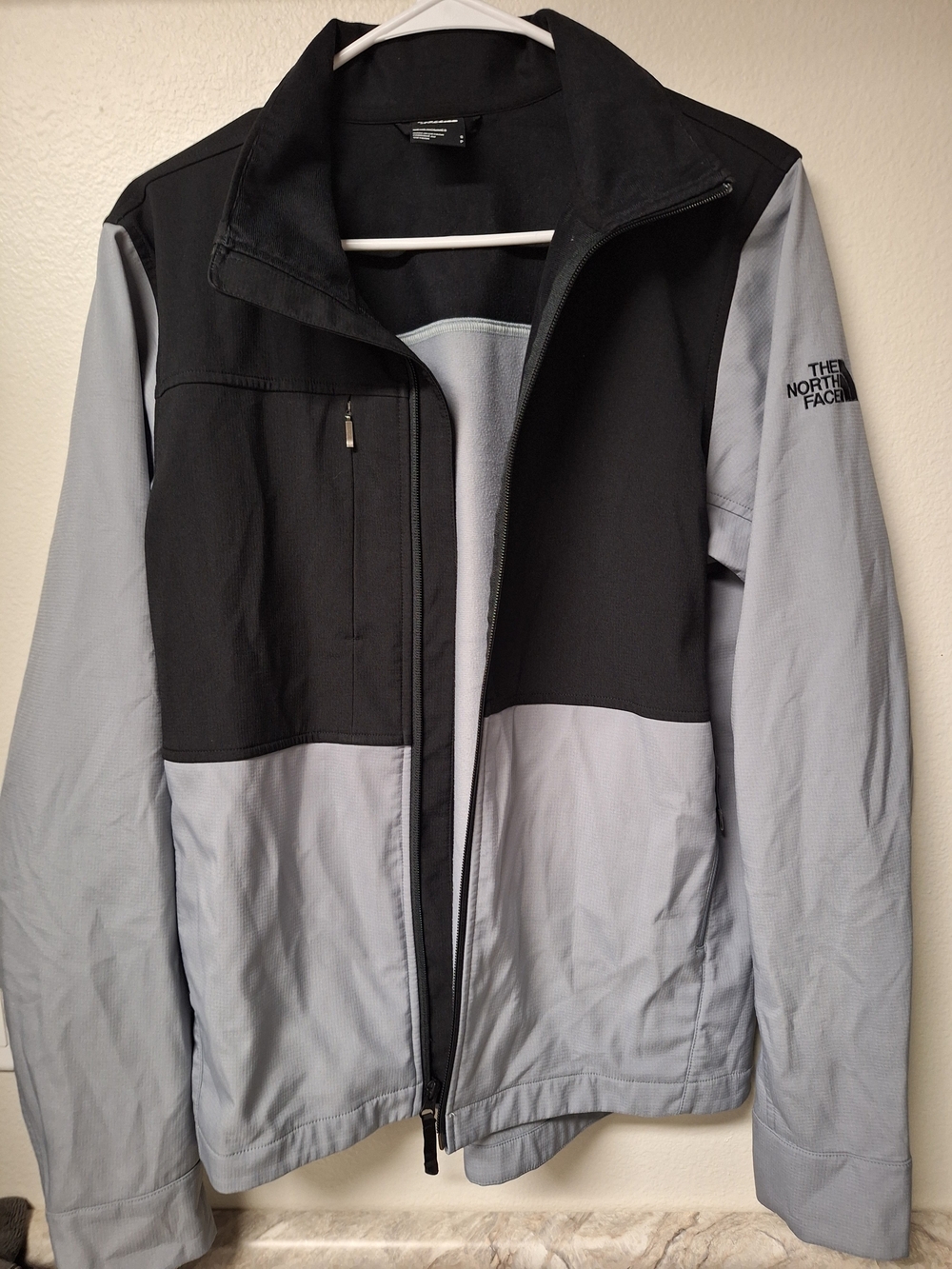 The North Face Men's Two-Tone Lightweight Jacket — Black & Light Gray